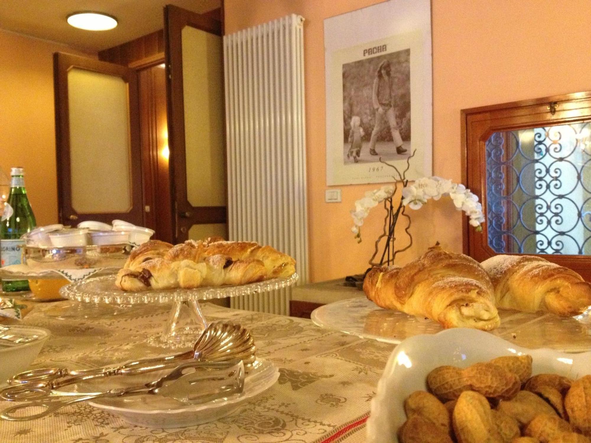 Bed&Garden Bed & Breakfast Cesate Bagian luar foto