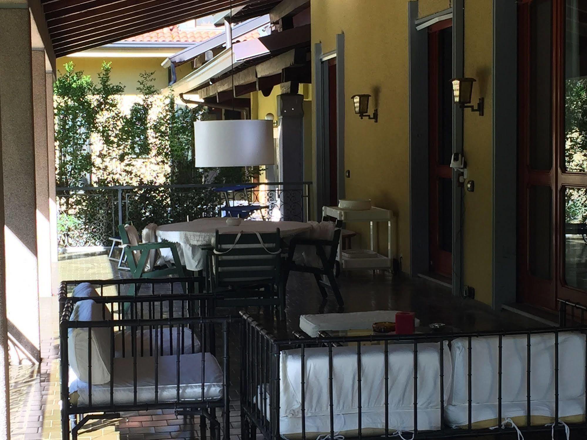 Bed&Garden Bed & Breakfast Cesate Bagian luar foto